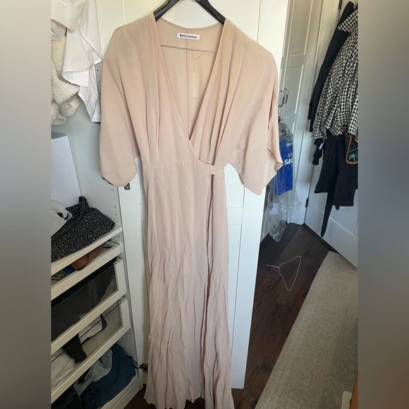 Reformation Winslow Wrap dress in Champagne size large. - Picture 3 of 6
